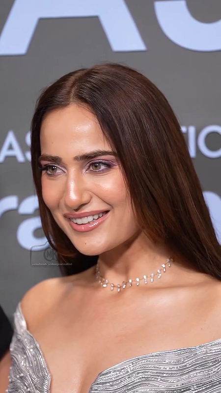 KUSHA KAPILA NAUGHTY BABE OPEN CLEAVAGE NEVER FAILS TO TEMPT US 2