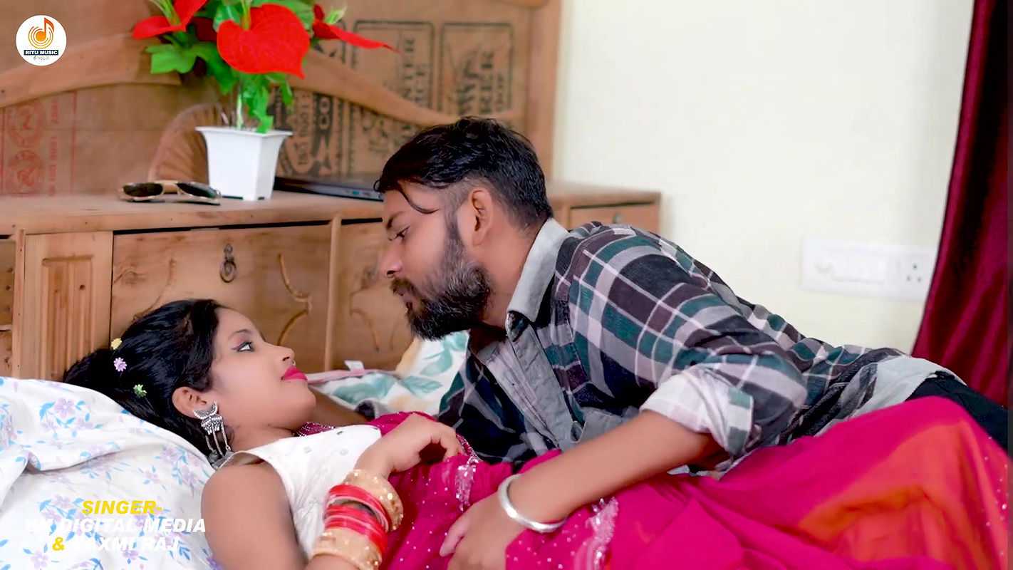 Cutie Nishi Yadav hot saree song – Navel lick slight 2