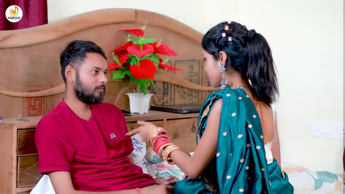 Cutie Nishi Yadav hot saree song – Navel lick slight 2