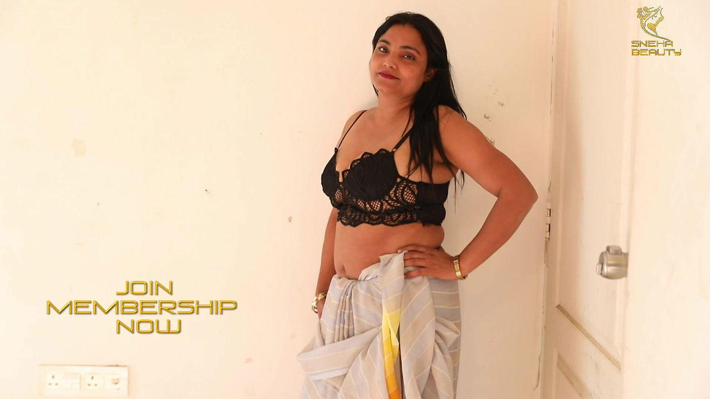 Horny booby bhabhi hot cleavage and navel show sensual act 2