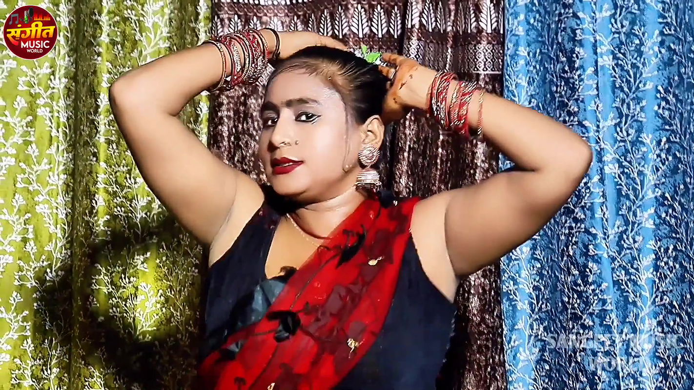 MILF Rekha hot saree song – Navel licked, Boobs felt 2