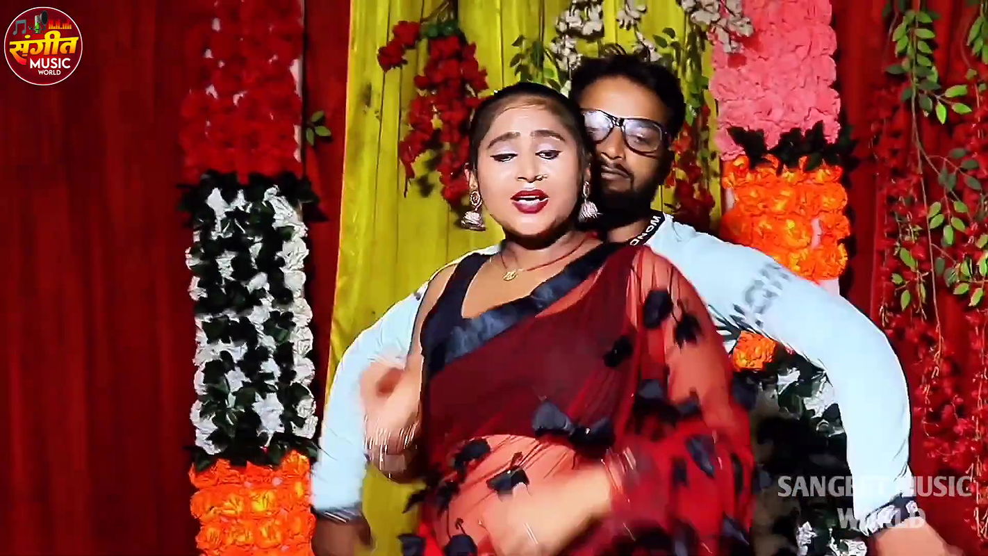 MILF Rekha hot saree song – Navel licked, Boobs felt 2