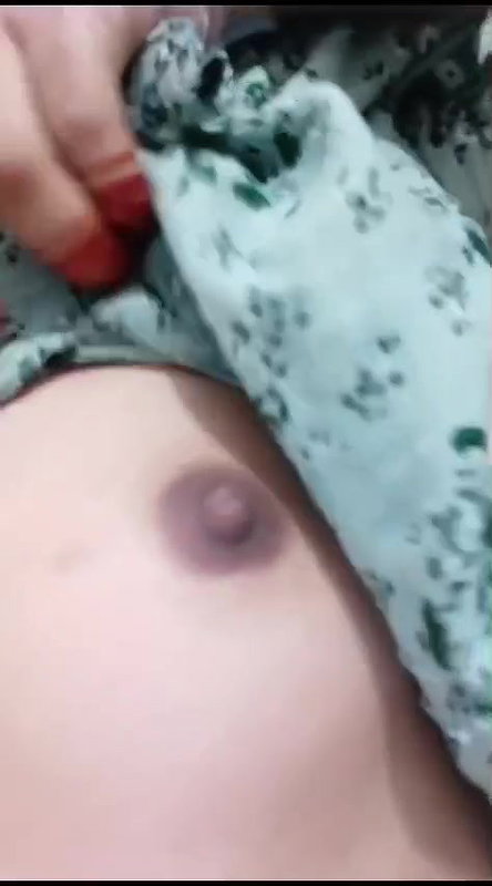 Desi Village gf showing cute boobs 2