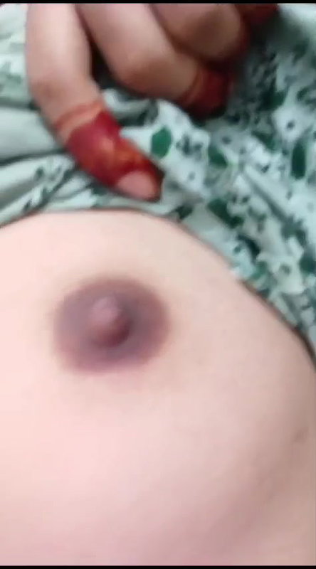 Desi Village gf showing cute boobs 2