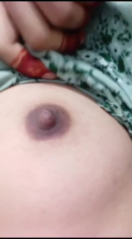 Desi Village gf showing cute boobs 2