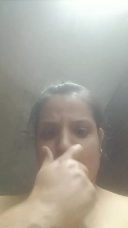 Sexy Mature Bhabhi Nude Bathing And Spreading Pussy 2