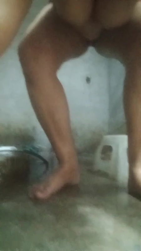 Sexy Mature Bhabhi Nude Bathing And Spreading Pussy 2