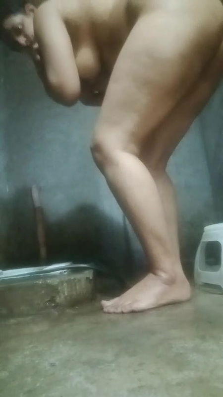 Sexy Mature Bhabhi Nude Bathing And Spreading Pussy 2