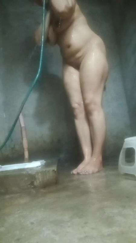 Sexy Mature Bhabhi Nude Bathing And Spreading Pussy 2