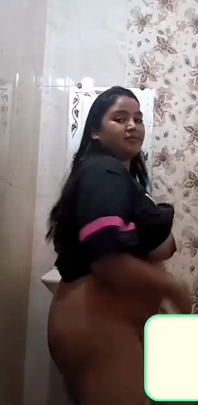 Beautiful Chubby Girlfriend Showing Big Boob Ass And Nude Bathing 2