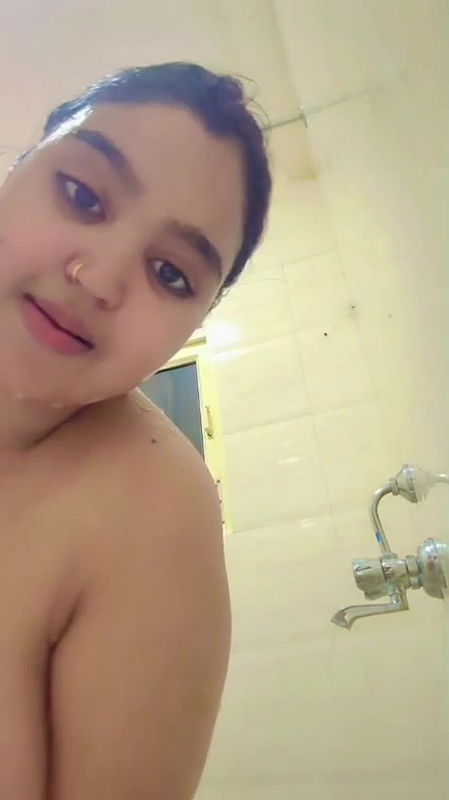 Beautiful Chubby Girlfriend Showing Big Boob Ass And Nude Bathing 4
