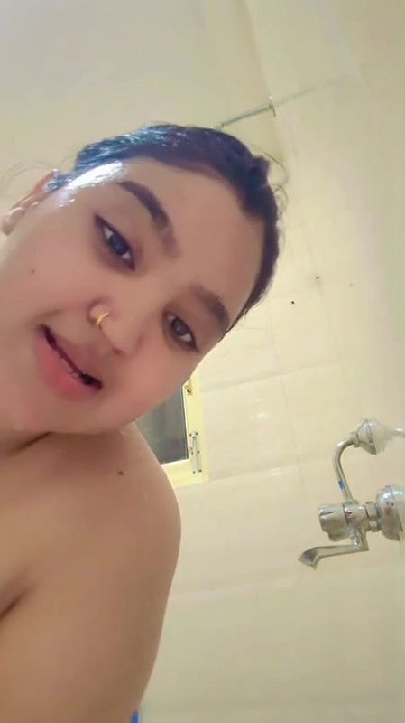 Beautiful Chubby Girlfriend Showing Big Boob Ass And Nude Bathing 4