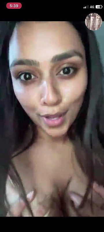 Horny Girlfriend Showing Squeezing Big Boob On Vc2