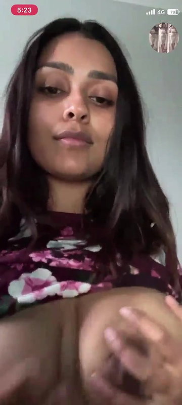 Horny Girlfriend Showing Squeezing Big Boob On Vc3