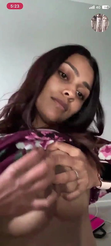 Horny Girlfriend Showing Squeezing Big Boob On Vc3