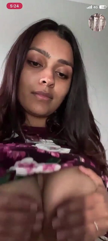 Horny Girlfriend Showing Squeezing Big Boob On Vc3