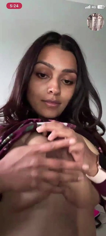 Horny Girlfriend Showing Squeezing Big Boob On Vc3