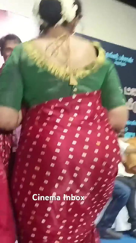 lakshmi ramakrishnan shapely kundi ass show with white bra strap back wide open2