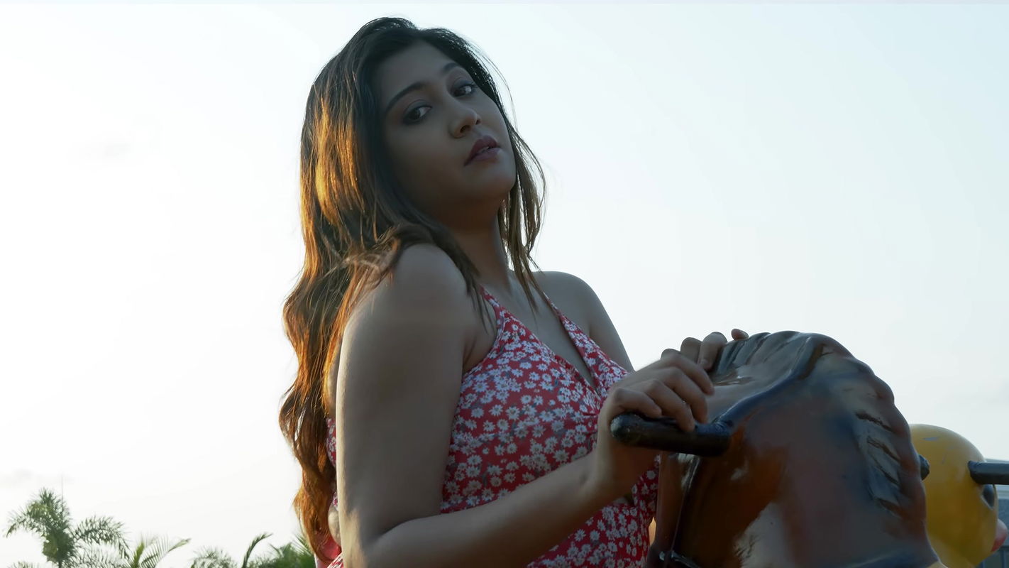 Horny booby auntys hot wet cleavage navel and backless show2