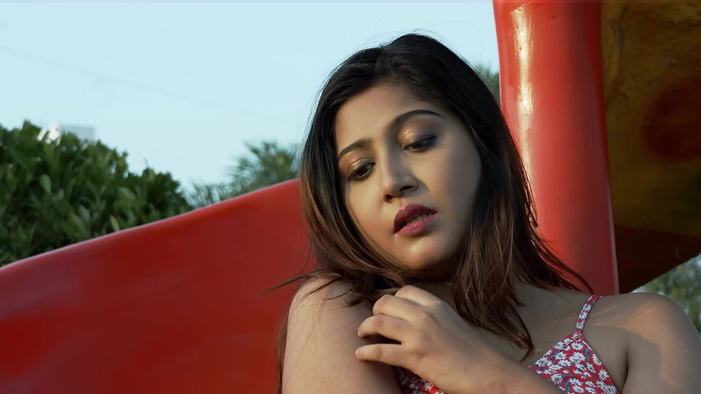 Horny booby auntys hot wet cleavage navel and backless show2