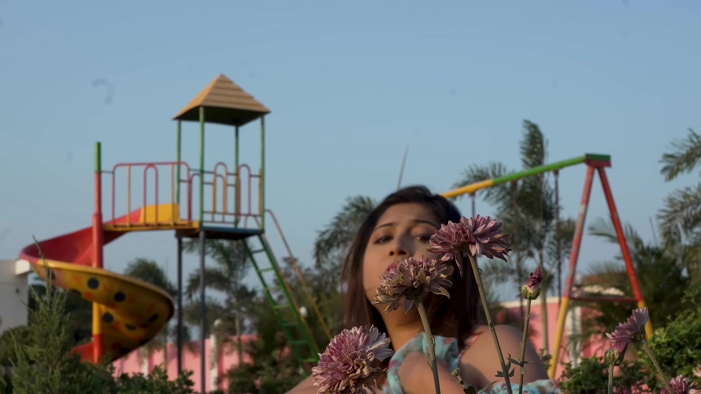 Horny booby auntys hot wet cleavage navel and backless show2