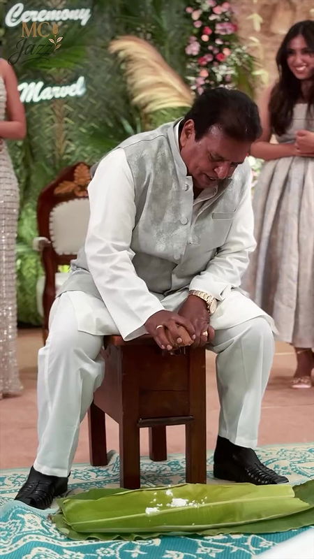 Beautiful Tulu lady sexy open deep navel in purple saree2