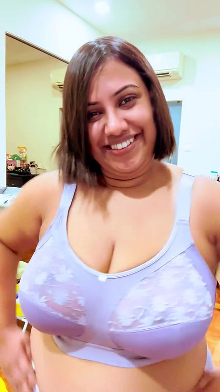 busty desi aunty nipple visible in purple bra2