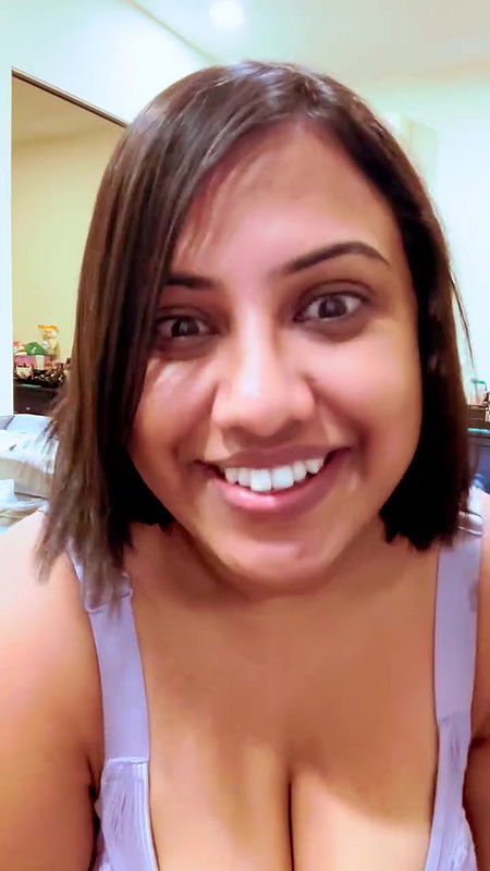 busty desi aunty nipple visible in purple bra2