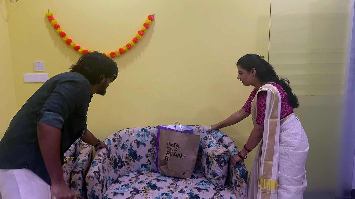 Chubby Malayali Girl Open big Navel Hole and Curvy Lady big Breasts and Ass in Kerala2