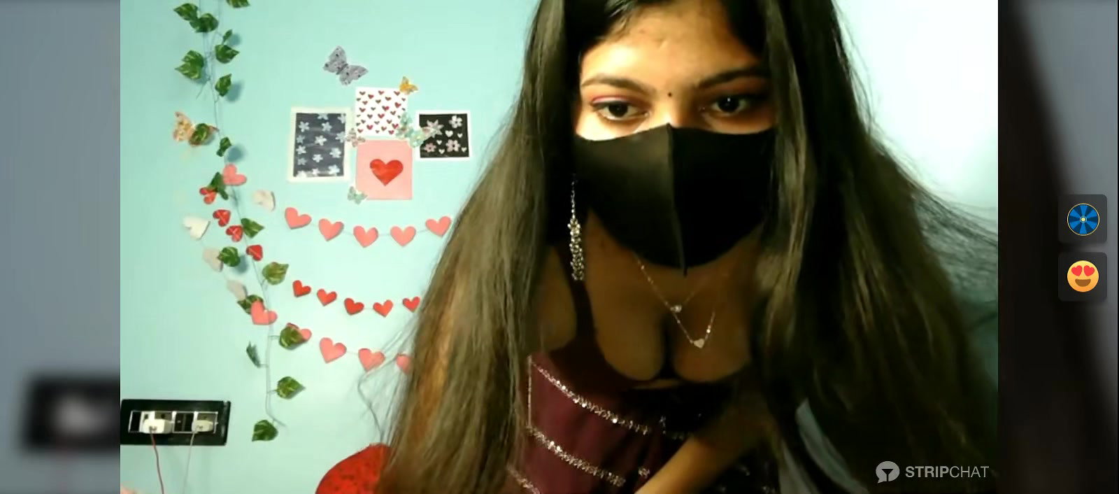 Horny Girl in sare seducing by her erotic moves2