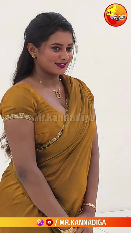 Kannadiga actress chaitra sizzling boobs and navel show from a event2