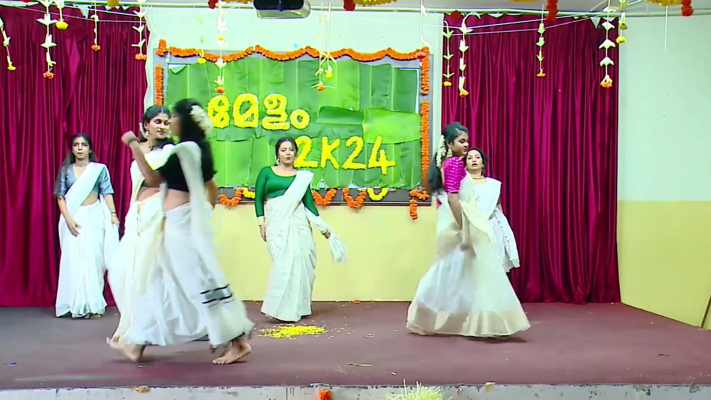 Malayali dusky girls sexy navel ,boobs in kerala saree dance2