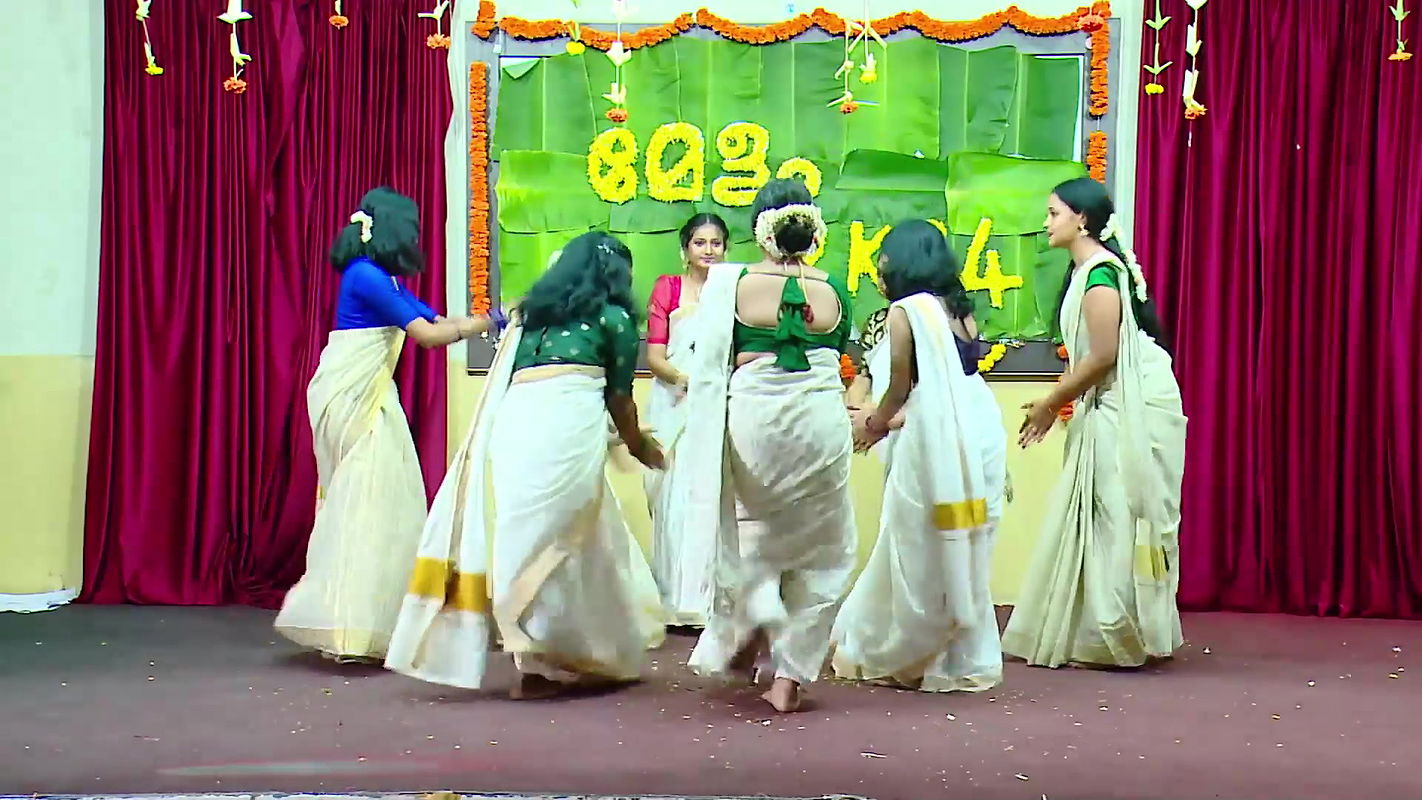 Malayali dusky girls sexy navel ,boobs in kerala saree dance2