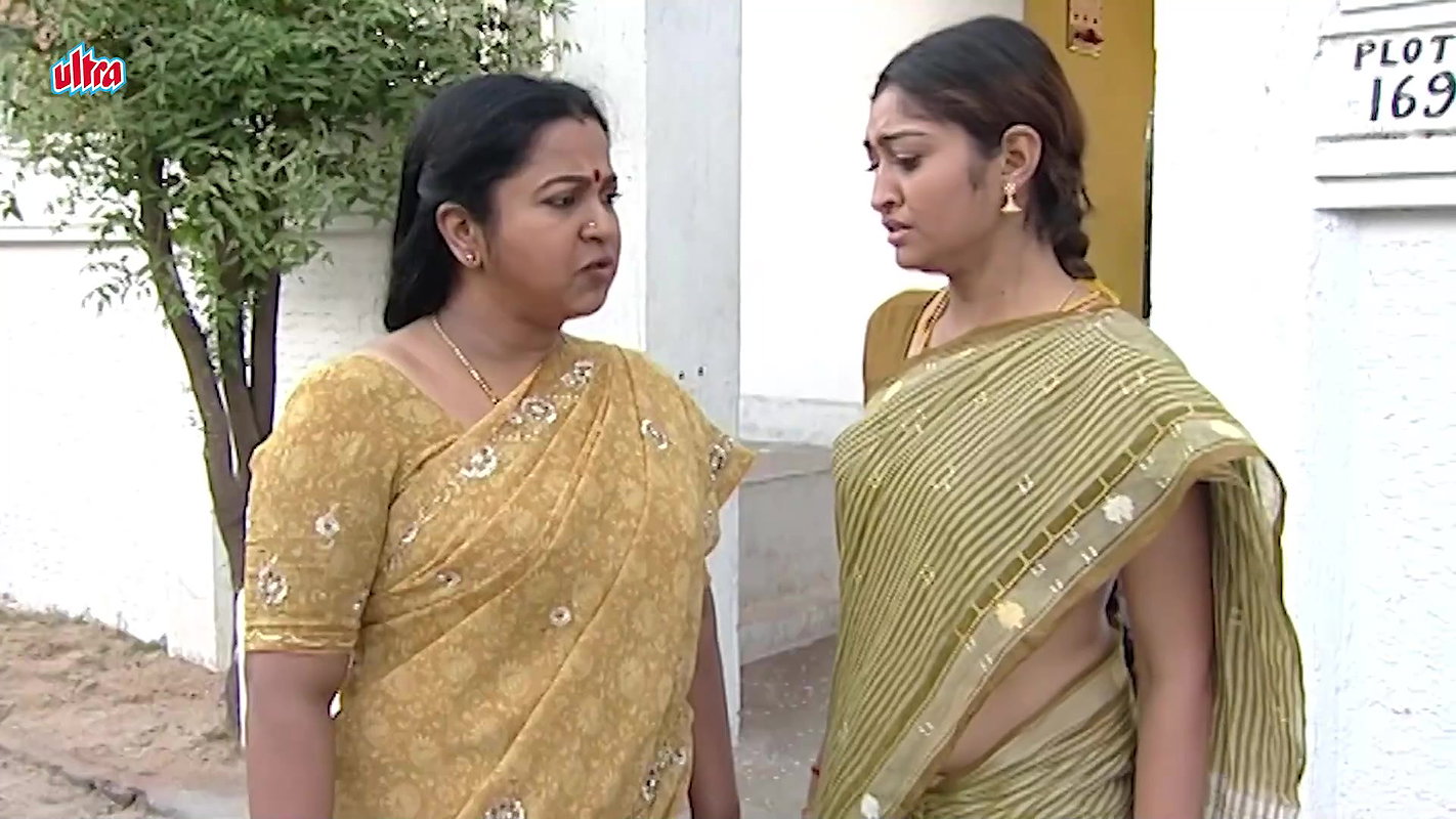 Neelima Rani Sexy Hip and navel show2