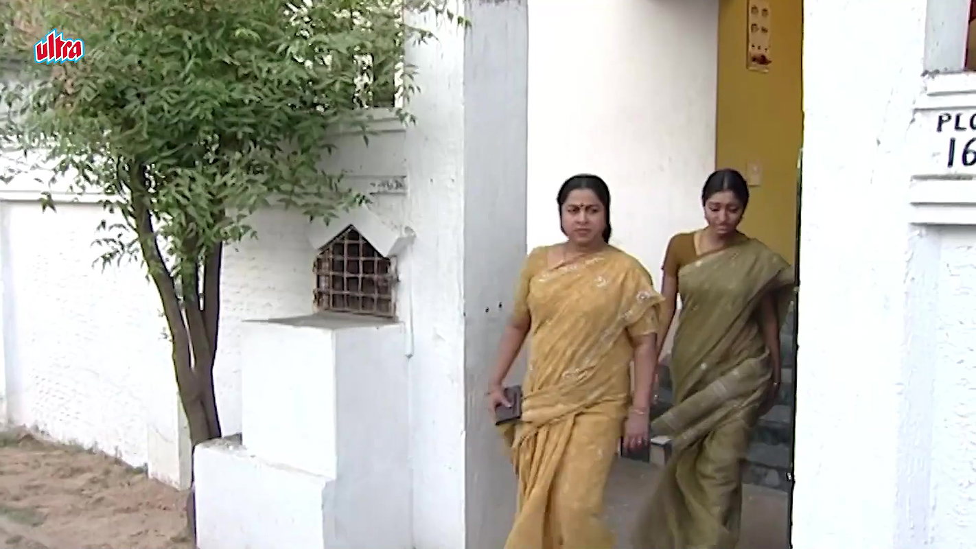 Neelima Rani Sexy Hip and navel show2