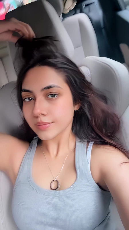 REEM SHEIKH CUTE CLEAVAGE BEAUTY UUFFF HQ2