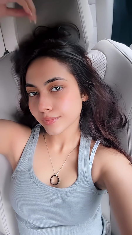 REEM SHEIKH CUTE CLEAVAGE BEAUTY UUFFF HQ2