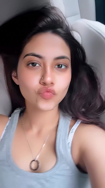 REEM SHEIKH CUTE CLEAVAGE BEAUTY UUFFF HQ2