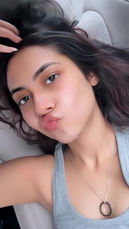 REEM SHEIKH CUTE CLEAVAGE BEAUTY UUFFF HQ2