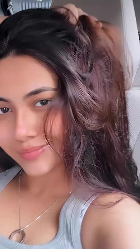 REEM SHEIKH CUTE CLEAVAGE BEAUTY UUFFF HQ2