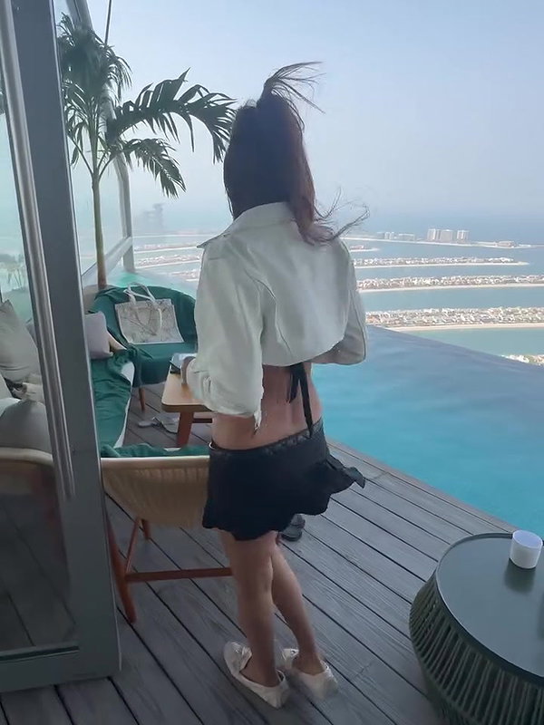 SLUTTY SEDUCTRESS NIA SHARMA FAPWORTHY SEXY CHICK IN BRA AND MINI SKIRT UUFFF2