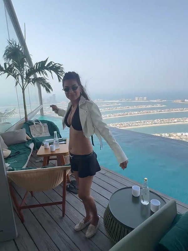 SLUTTY SEDUCTRESS NIA SHARMA FAPWORTHY SEXY CHICK IN BRA AND MINI SKIRT UUFFF2