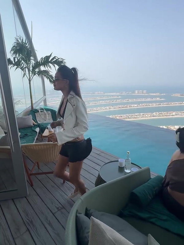 SLUTTY SEDUCTRESS NIA SHARMA FAPWORTHY SEXY CHICK IN BRA AND MINI SKIRT UUFFF2