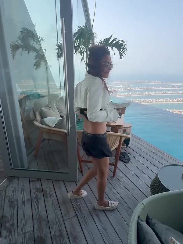 SLUTTY SEDUCTRESS NIA SHARMA FAPWORTHY SEXY CHICK IN BRA AND MINI SKIRT UUFFF2