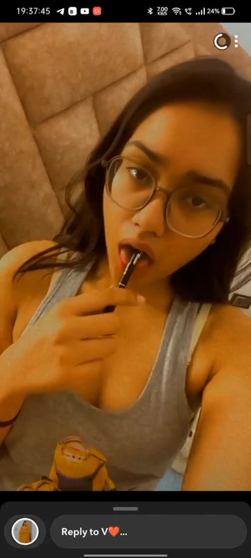 Snapchat Babe showing boobs2
