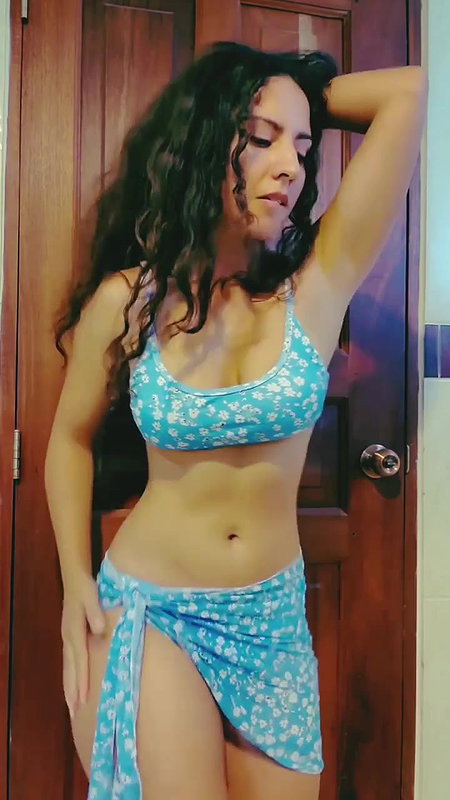 TEMPTING BEAUTY SHIKHA LUSTY CURVY FIGURE TEASE2