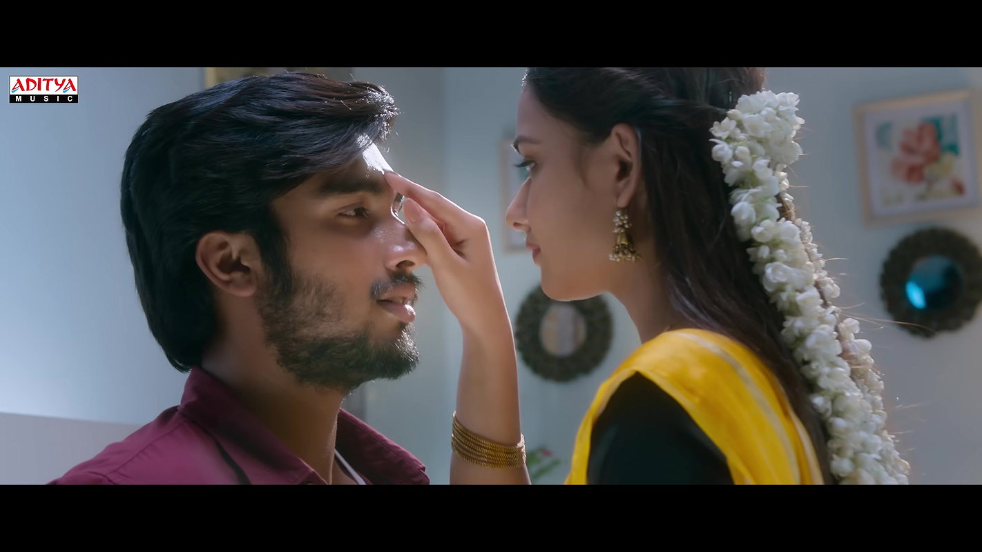 Very beautiful actress smooching romantic song2