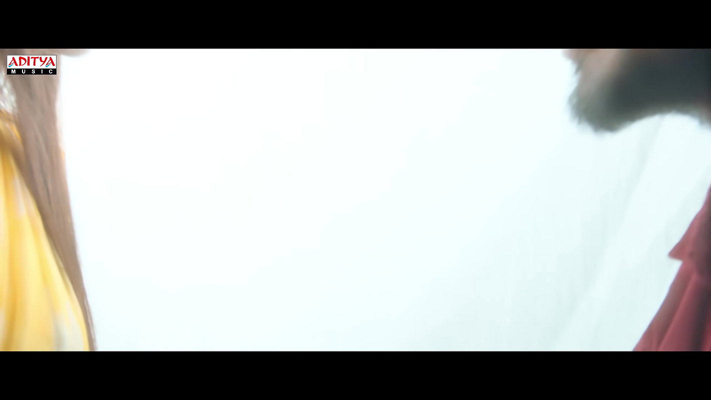 Very beautiful actress smooching romantic song2