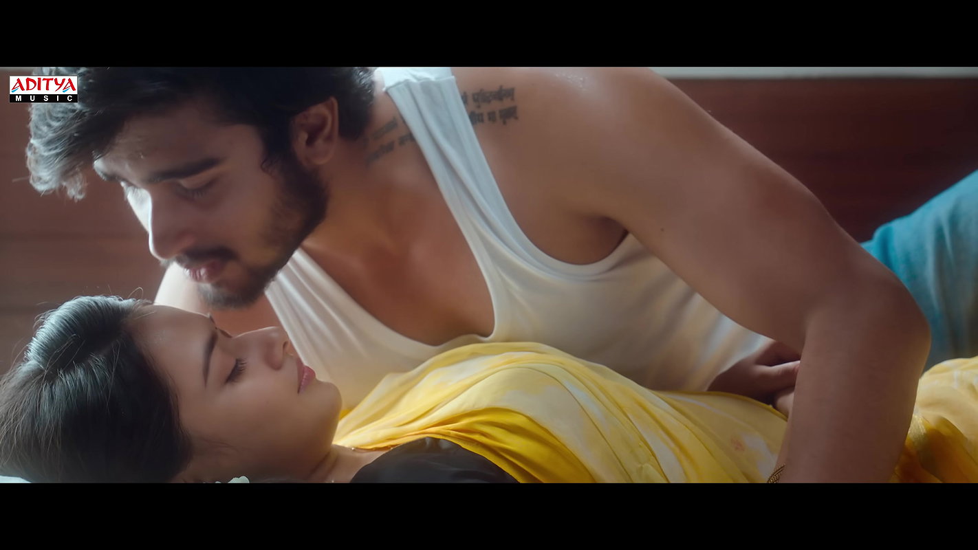 Very beautiful actress smooching romantic song2