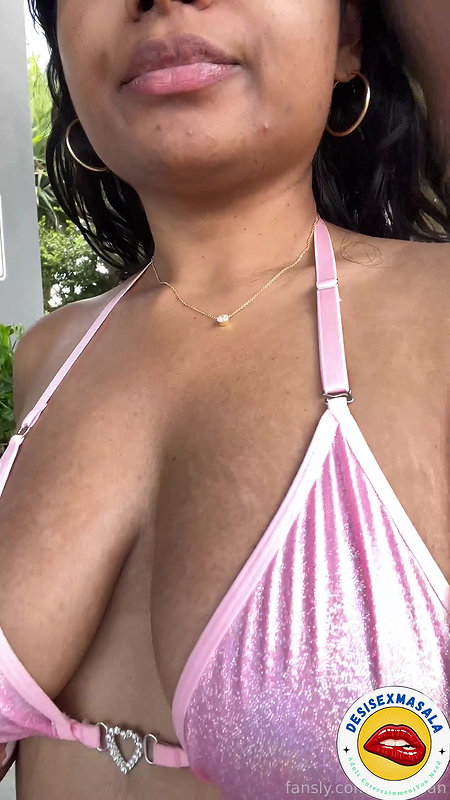 Famous zara khan showing boobs in bikni 2